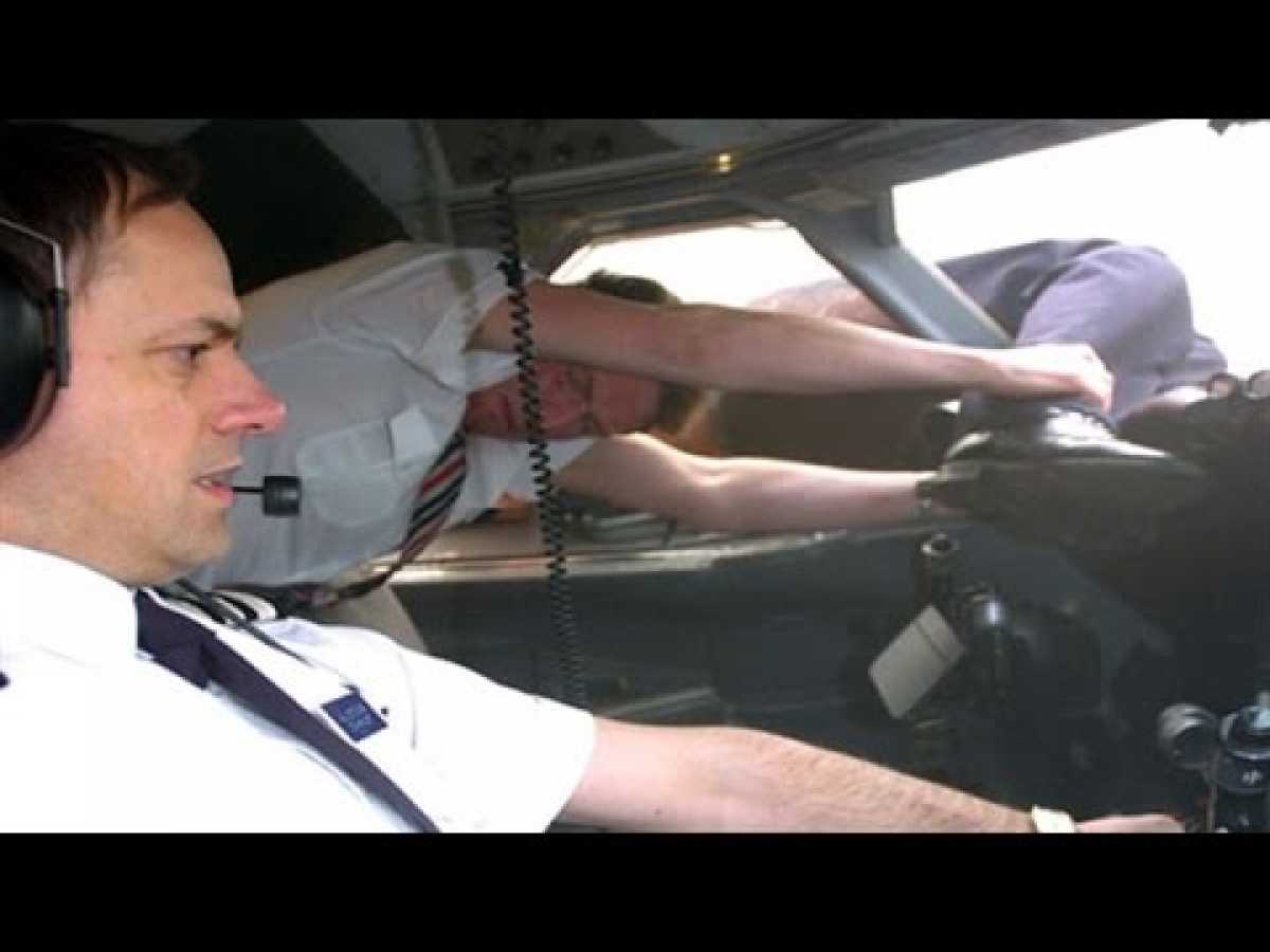 Air Crash Investigation: Blowout (S02E01) HD